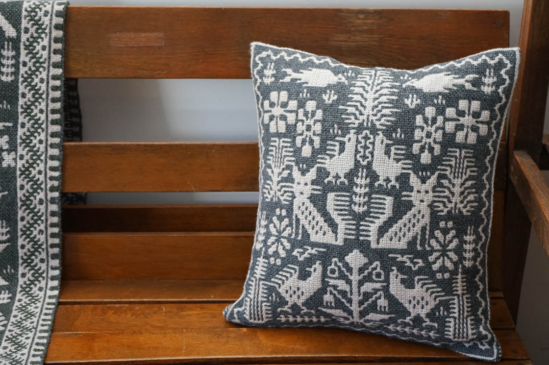 クッションカバー｜ルドガルダ・シエンコ