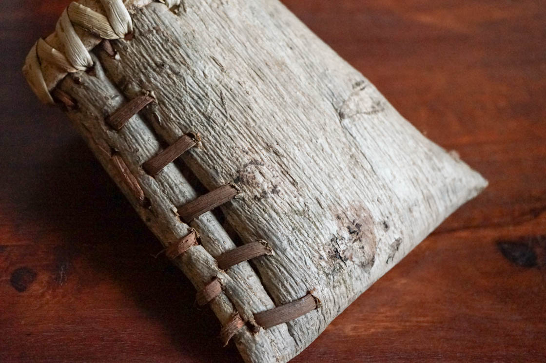 秋田 クルミ 壁掛けかご (小)